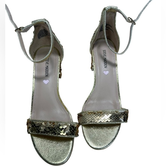 NEW STEVE MADDEN GOLD SEQUIN BLOCK
HEEL DRESS SANDALS - Picture 2 of 5
